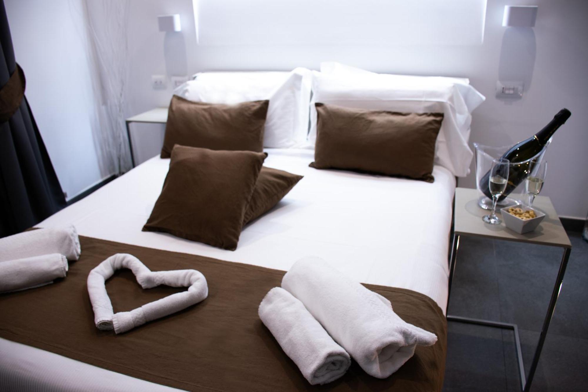 נאפולי Megaris Luxury Suite Rooms מראה חיצוני תמונה